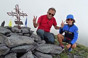 04 Con me posa la piccola alpina Sofia, guidata dal papa Marco